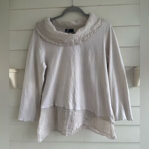 Fenini Mixed Fabric Lightweight Long Sleeve Asymmetrical Top Size Medium